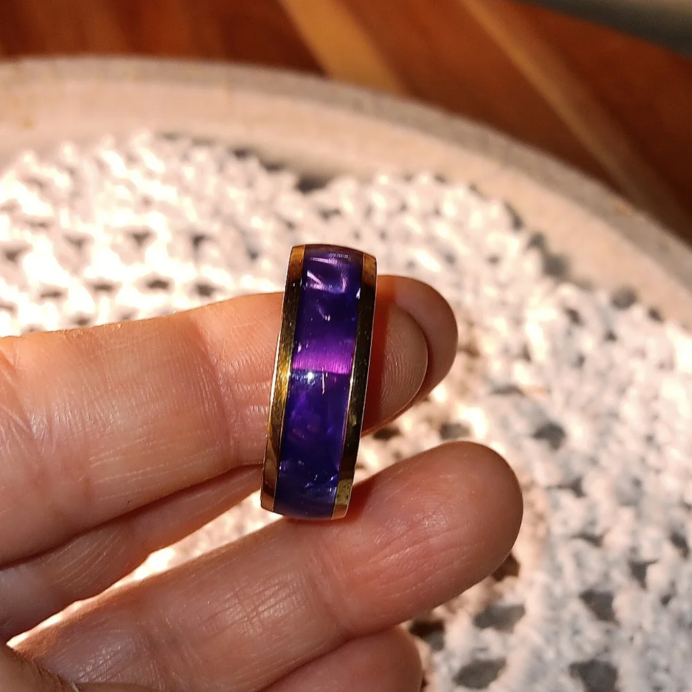 🆕️MENS STYLISH TUNGSTEN GOLD RING SIZE 13~PURPLE INLAY PROMISE/WEDDING RING (M)